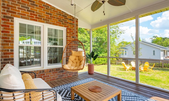 Goose Creek House | Hanahan Haven GameRoom Bikes FirePit Dog & Family Friendly