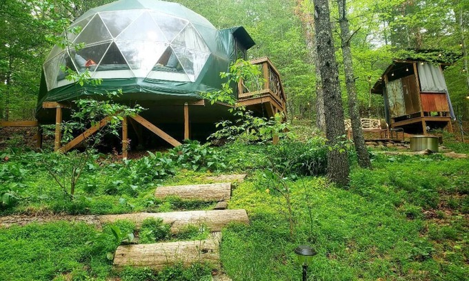 Alexander House | Hand built Forest DomenPeaceful & unique glamping experience w/all essentials