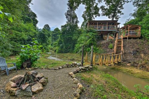 Cosby Apartment | Hand-Crafted Creekside Treehouse with Grill!