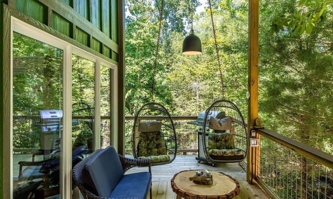Lookout Mountain Apartment | Handcrafted 1BR Treehouse Inspired Bungalow in Lookout Mountain | Romantic Getaway w/Private Hot Tub