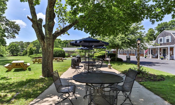 South Harwich Hotel | Handkerchief Shoals Inn