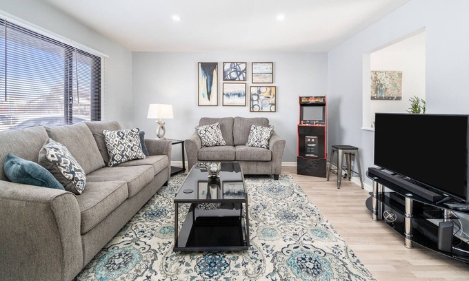 Bloomingdale House | Hanover Park Rental