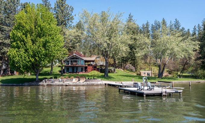 Nine Mile Falls Cabin | Hanson House on Long Lake - Pickleball - Private - BEST for family's -Lake Front