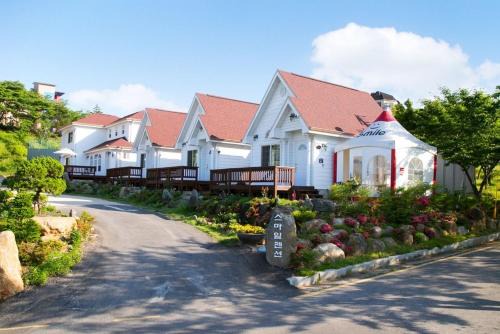Hapcheon House | Hapcheonho View Smile Pension