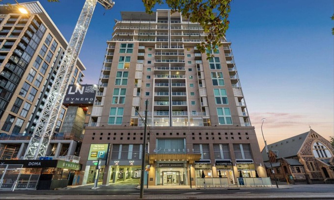 Adelaide Central Business District Apartment | Happy BNB at Oaks Embassy