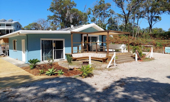 Brisbane Waterfront House | Happy Days On The Beach at Bulwer