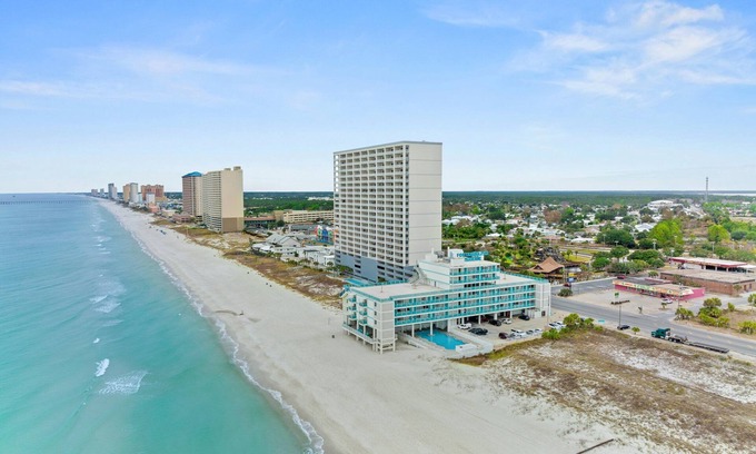 Open Sands Condo | Happy Days Beachfront Studio -Right on the Sand!