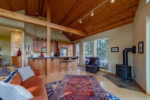 Shelter Cove House | Happy Hill Retreat
