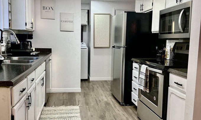 North Salt Lake House | Happy hippie house . Cozy remodeled 3bd , family neighborhood Salt Lake City !