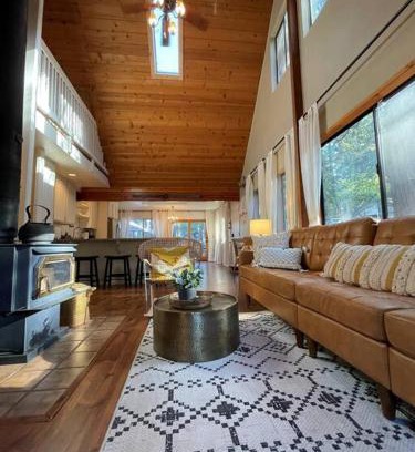 Arnold Ski Chalet | Happy Lake Chalet