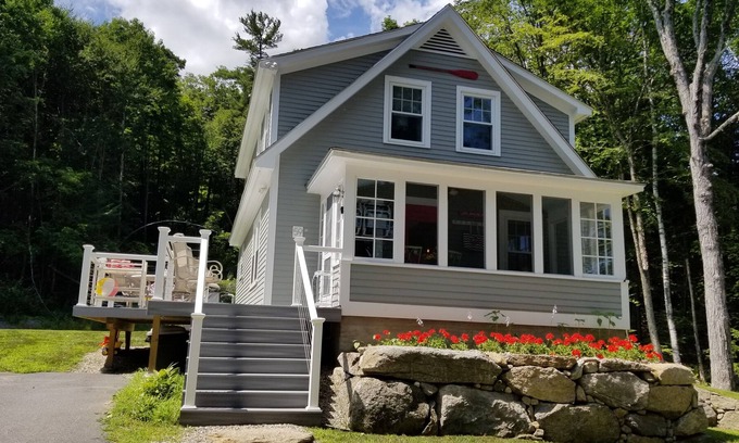 Georges Mills House | Happy Vacation Home near Lake Sunapee, New London and Dartmouth