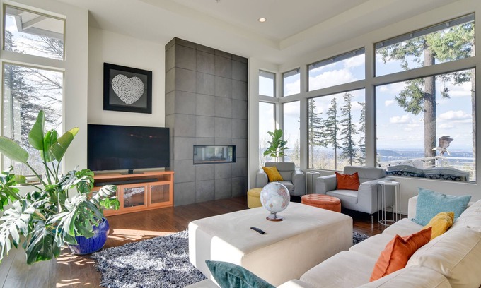 Happy Valley House | Happy Valley Home w/City & Mountain Views!
