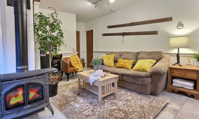 Killington House | HappyCub- AC, Hot Tub, Fire Pit, Game Room!