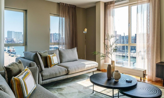 Vissershaven Apartment | Harbor Breeze: Modern Stay