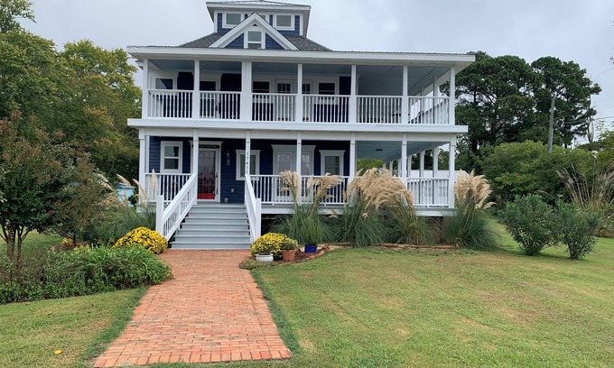 Onancock House | Harbor Master-Waterfront 3 bedroom home with endless pool pickleball fenced yard