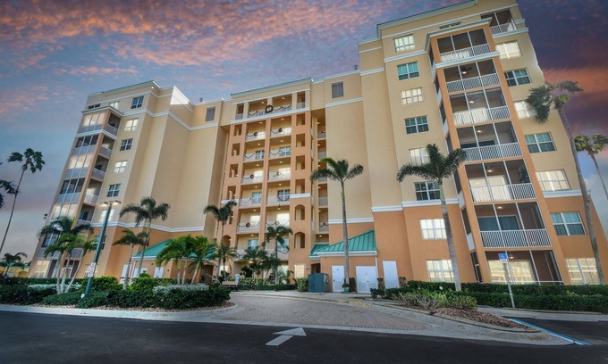 Burnt Store Marina Condo | Harbor Towers - Burnt Store Marina! Home to Boating, World Class Fishing, Golf!