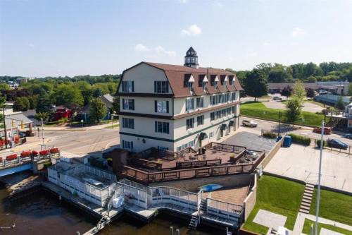 South Haven House | Harbor View at the Colonial - Condo overlooking Black River, walking distance to beach and downtown