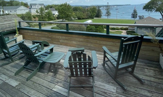 Manset Condo | Harborview Condo with 6 beds and 2 couches