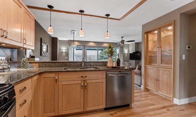 Grand Haven Condo | Harbour 2BDR Condo in Grand Haven 202