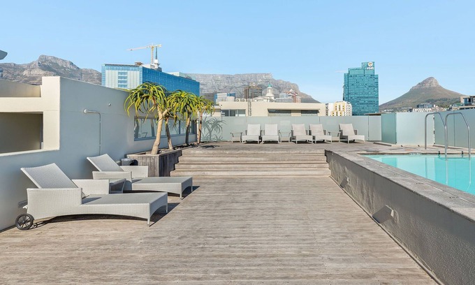 Victoria and Alfred Waterfront Apartment | Harbour Bridge 216