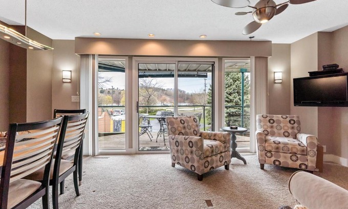 Grand Haven Apartment | Harbour Haven Cozy 2BDR Condo in Grand Haven 202