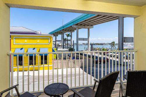 Fort Myers Beach Apartment | Harbour House at the Inn 212