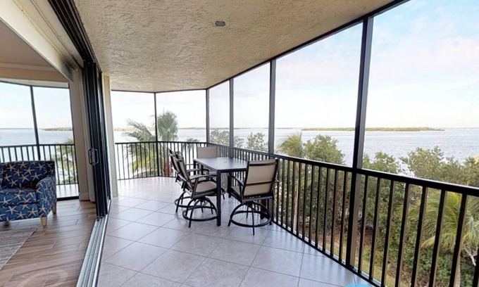 Punta Rassa Condo | Harbour Tower #317 LUXURIOUS CORNER UNIT AT SANIBEL HARBOUR