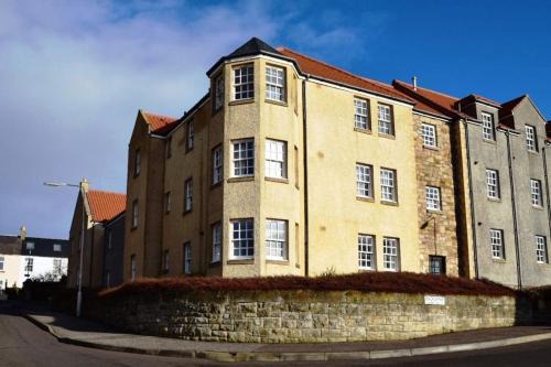 Anstruther Apartment | Harbour View - apartment near Anstruther harbour