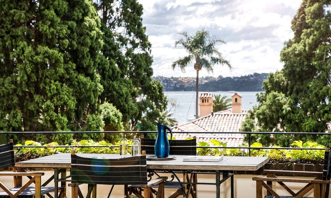 Elizabeth Bay Apartment | Harbour Views from Exclusive Address - 3 bedrooms, huge balcony, pool, laundry