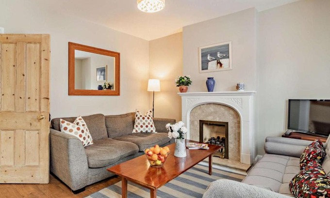 Colchester House | Harbour Walk