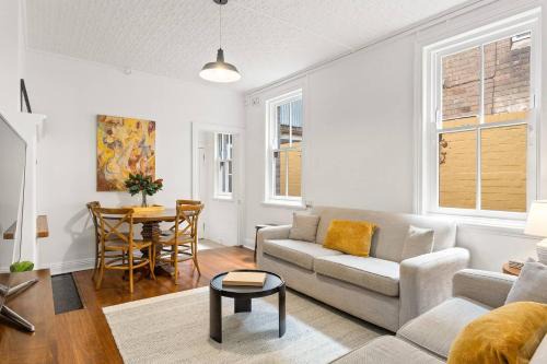 Millers Point Apartment | Harbourfront meets Heritage Chic near Barangaroo