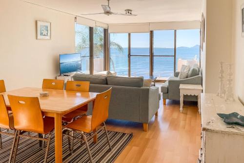 Soldiers Point Apartment | Harbourside 13 fantastic waterfront unit