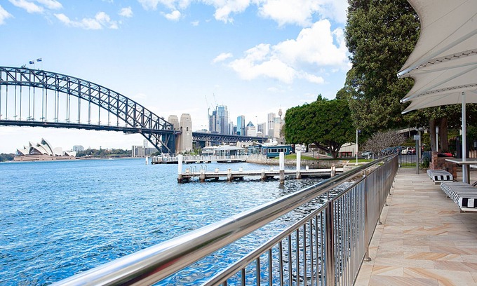 McMahons Point Apartment | Harbourside Apartment with Spectacular Pool