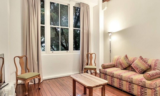 Pyrmont Apartment | Harbourside Comfort and Charm