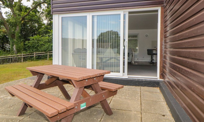 Heligan Cottage | HARCOMBE HOUSE BUNGALOW 4, family friendly, with pool in Chudleigh