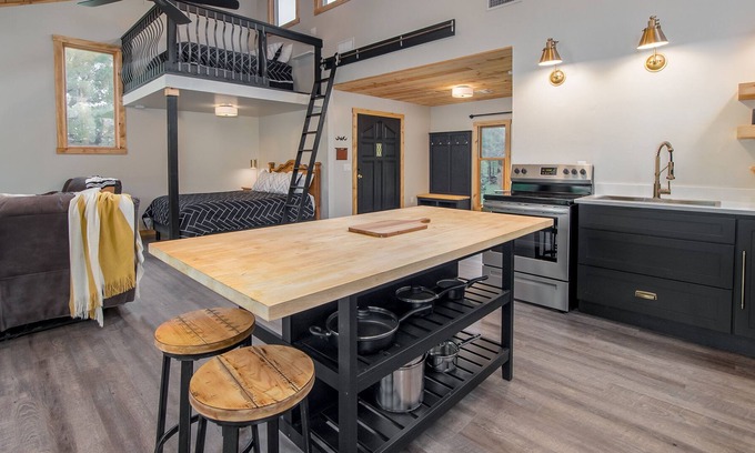 Sulphur Apartment | Hard to find Cabin - perfect at the top of the range, close to Arbuckle Lake