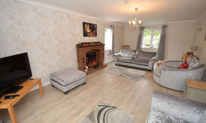 Woodhall Spa House | Hare Lodge - attractive bungalow, the historic inland resort of Woodhall Spa.