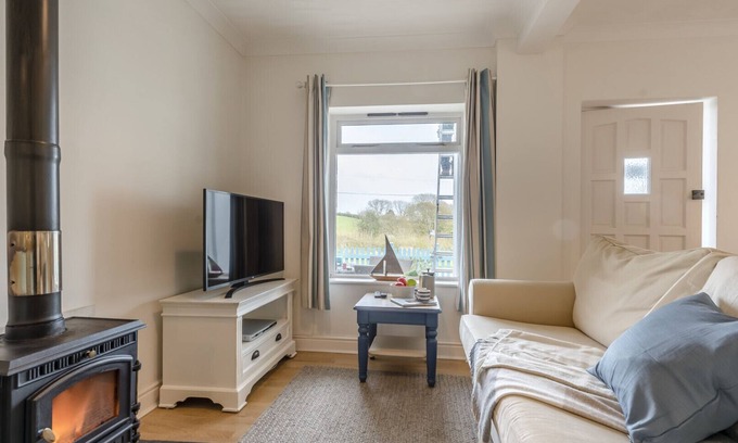 Bishopston House | Hareslade Cottage - Two Bedroom House, Sleeps 4