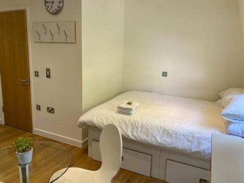 Bristol Floating Harbour Apartment | Harford House Studios 16 - Hopewell