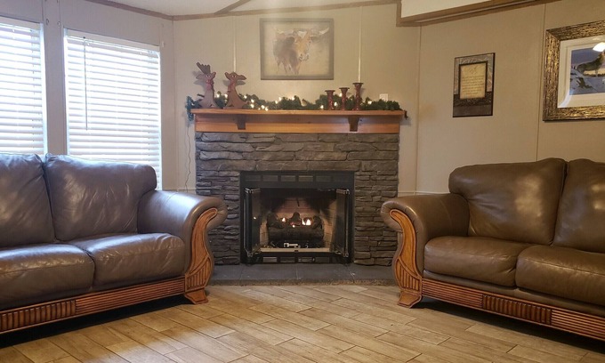 Jacksboro House | Harly's Hideaway. Rural retreat, lake and mountain access.