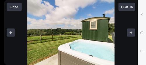 Bude Apartment | Harmony Hut Hot Tub 2 miles from beach,in rural setting Bude Cornwall