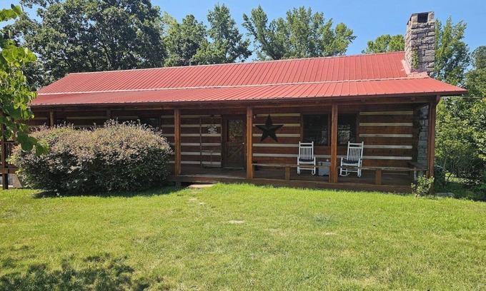 Kingston Springs Cabin | Harpeth Moon Summary: