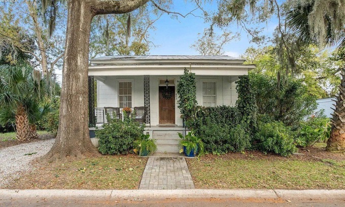 Northwest Quadrant House | Harrington House- Short Walk to Downtown
