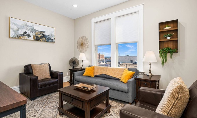 East Hillside Apartment | Harris House | Suite 2 | On Medical Campus