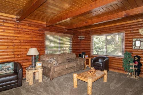 Bass Lake House | Harris Lakeview Cabin