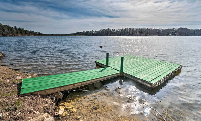 Ferndale House | Harrod's Hideaway w/Deck, Dock on Lake Norrell