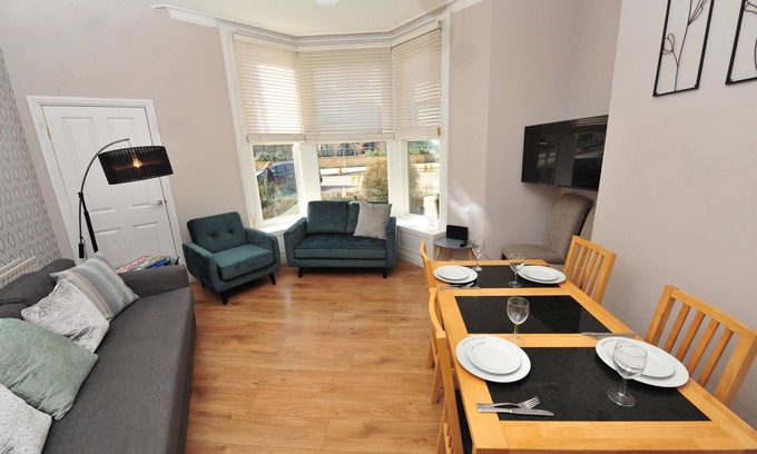 Harrogate City Centre Apartment | Harrogate Convention View - Harrogate Town Centre - 3 EnSuite Bedrooms - Parking