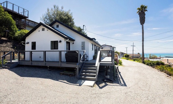 Cayucos House | Hart of the Ocean - Monthly Rental