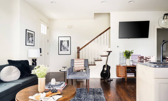 Chestnut Hill Apartment | Hart Suite Buyout 2 by AvantStay | Two Nashville Town Houses
