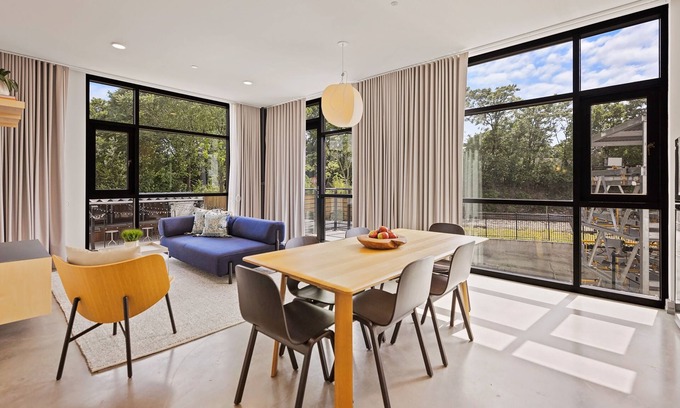 Chestnut Hill Apartment | Harthall Hotel
